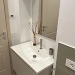 San Prospero - Spaziosa Con Parcheggio Privato Apartment