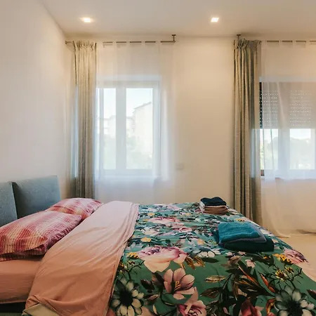 San Prospero - Spaziosa Con Parcheggio Privato Apartment